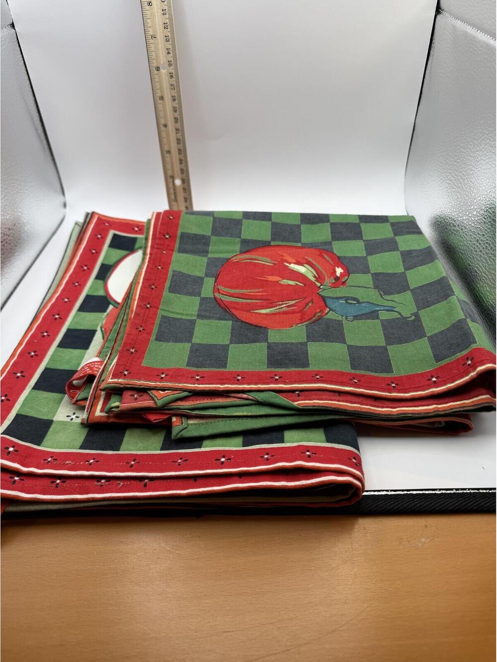 Vintage Apple Theme Table Linens Set 4 Napkins and 4 Placemats Country